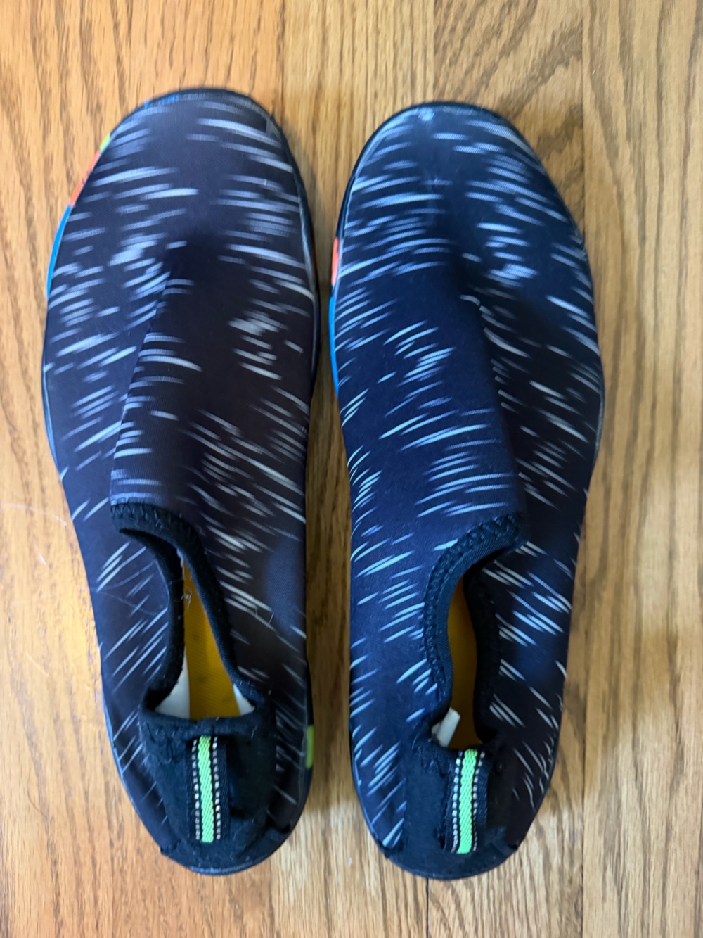 Women’s Size 8 Black Abstract Water Shoes Aqua Beach Pool Colorful Sole